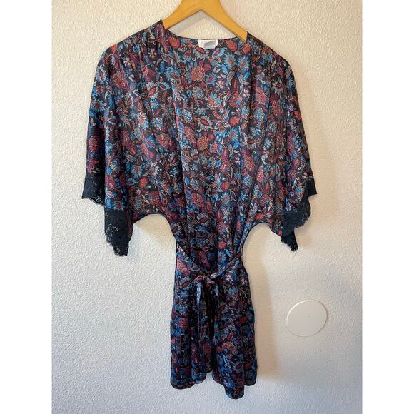 Fantasies by Morgan Taylor Black Floral W/ Lace Trim Short Robe One Size - Picture 3 of 13